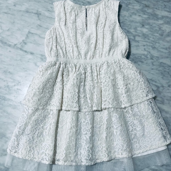 Off white lace dress size 5T - Picture 2 of 3